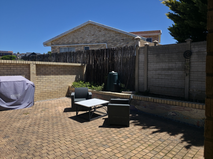 3 Bedroom Property for Sale in Wavecrest Eastern Cape